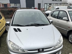 Peugeot 206 - 1.4-16V Quiksilver