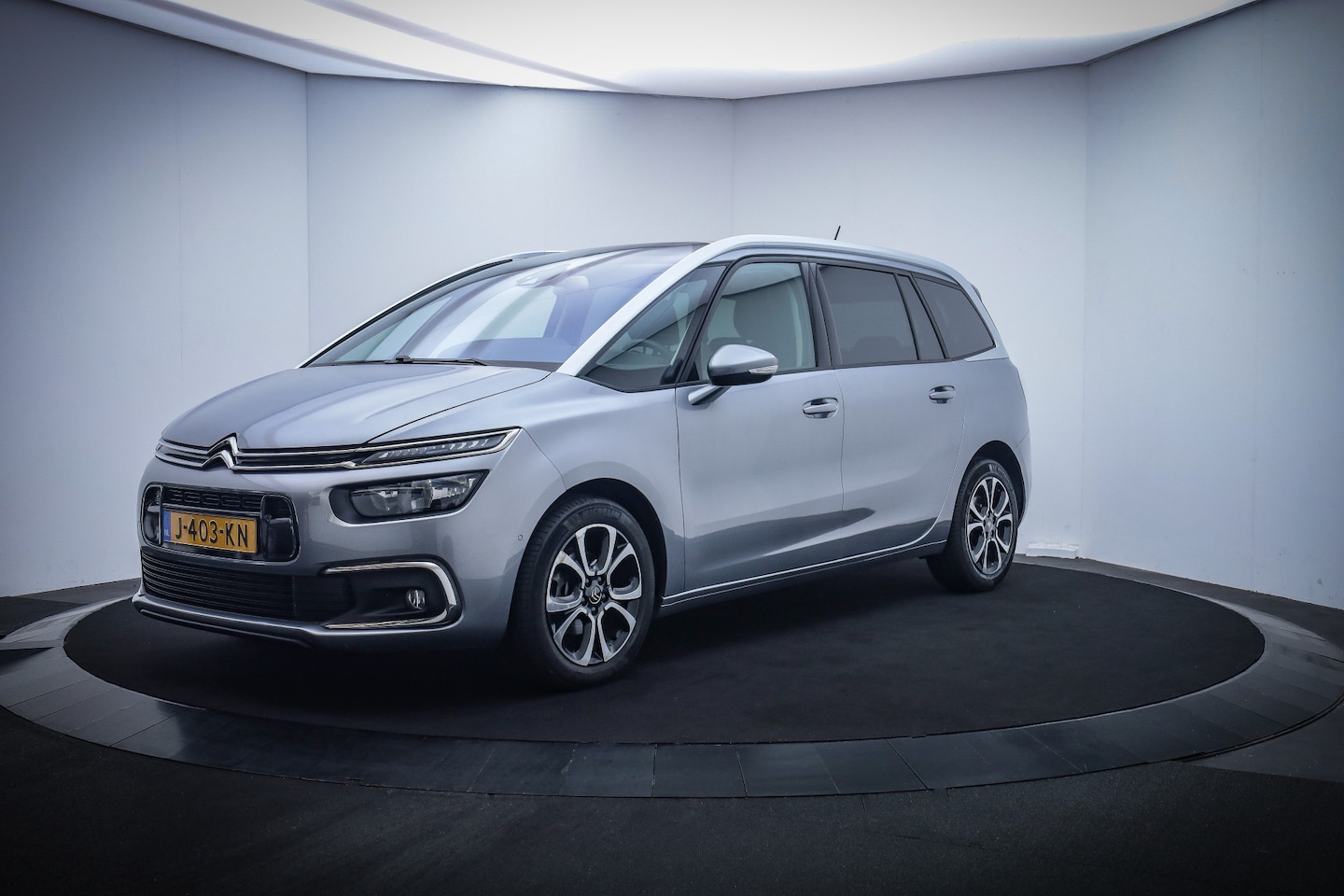 Citroën Grand C4 SpaceTourer - 1.2T 130Pk 7Pers SHINE CAMERA/CARPLAY/BLINDSPOT/NAVI/CLIMA/CRUISE/DAB/PDC V+A/LMV - AutoWereld.nl