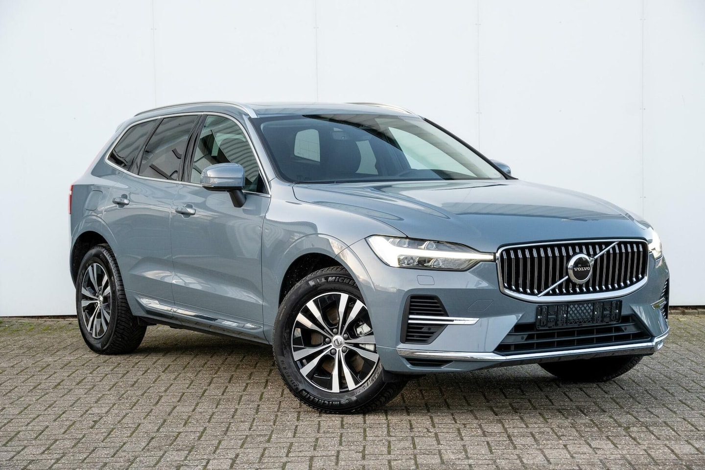 Volvo XC60 - Recharge T6 AWD Core |ACC|leer|PAS V+A|standkachel|stuur/stoelverw. V+A| - AutoWereld.nl