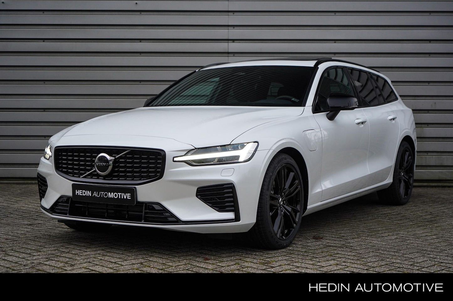 Volvo V60 - 2.0 T8 Plug-in hybrid AWD Ultra Dark | Premium Audio by Harman Kardon | Google on Board | - AutoWereld.nl