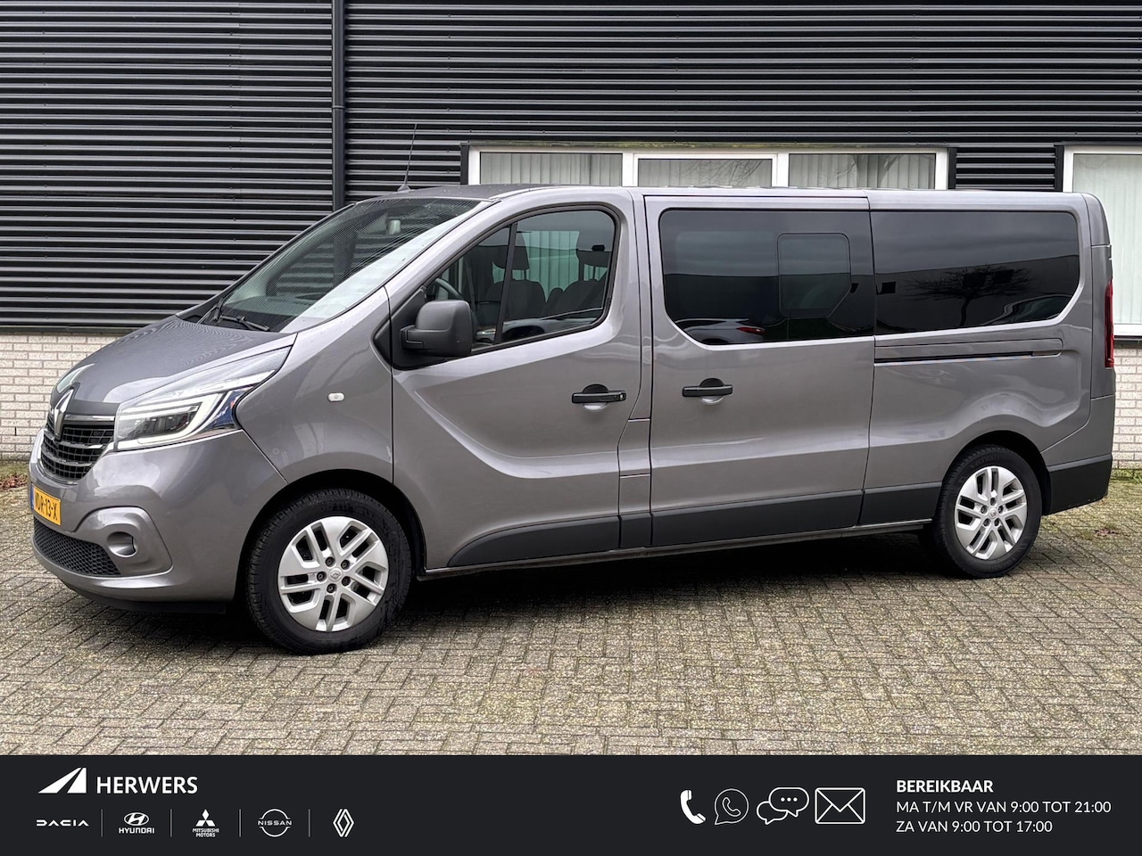 Renault Trafic - 2.0 dCi 170 T29 L2H1 DC Luxe AUTOMAAT / Navigatie-pakket / Pack Visibilité / Achteruitrijc - AutoWereld.nl