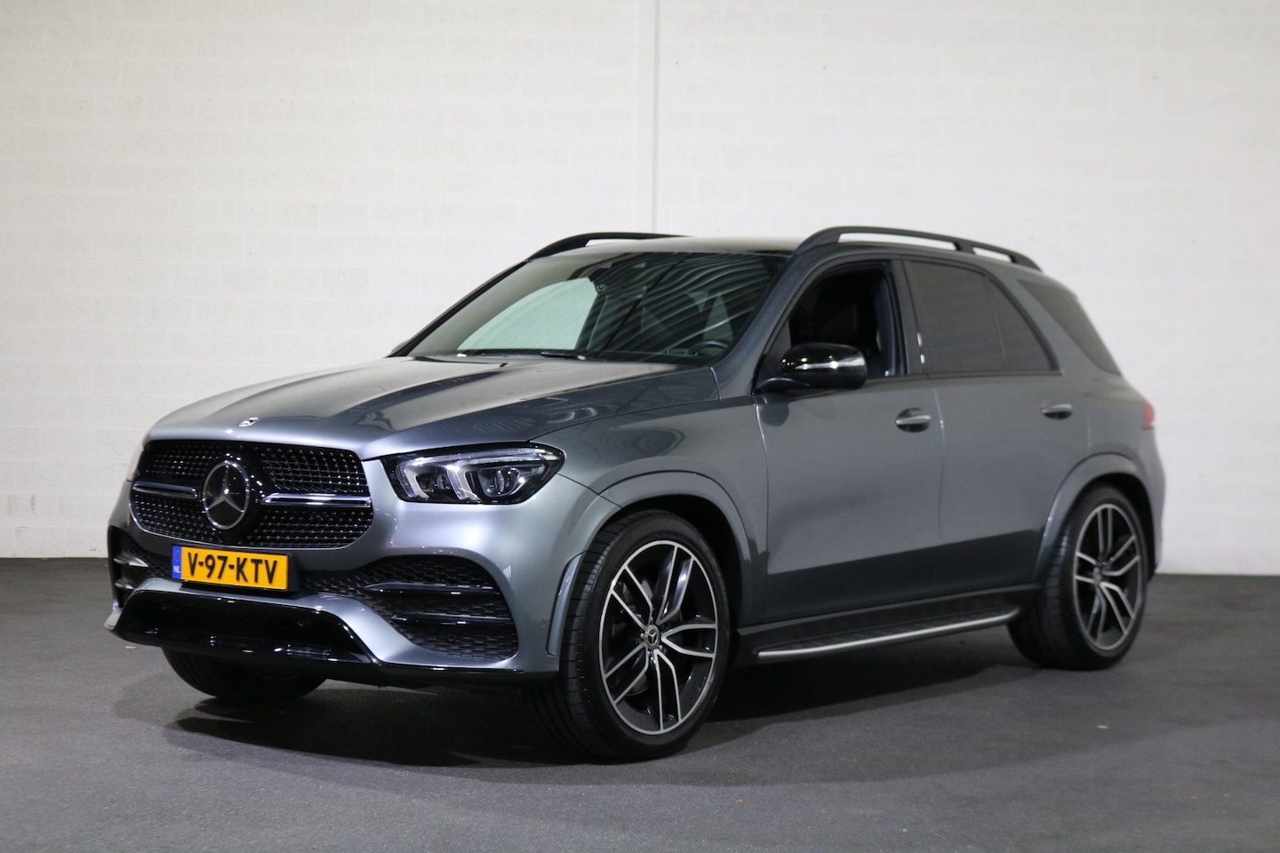 Mercedes-Benz GLE-Klasse - 400d 4-Matic AMG Luchtvering Grijs Kenteken BPM Vrij - AutoWereld.nl