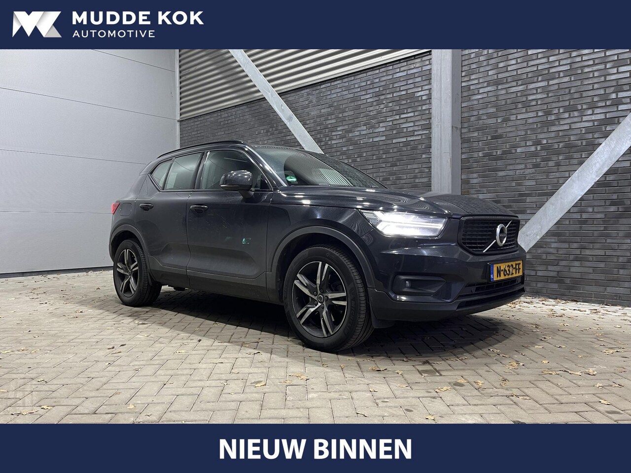 Volvo XC40 - 2.0 B4 R-Design | Panoramadak | 360° Camera | Trekhaak | ACC | harman/kardon - AutoWereld.nl