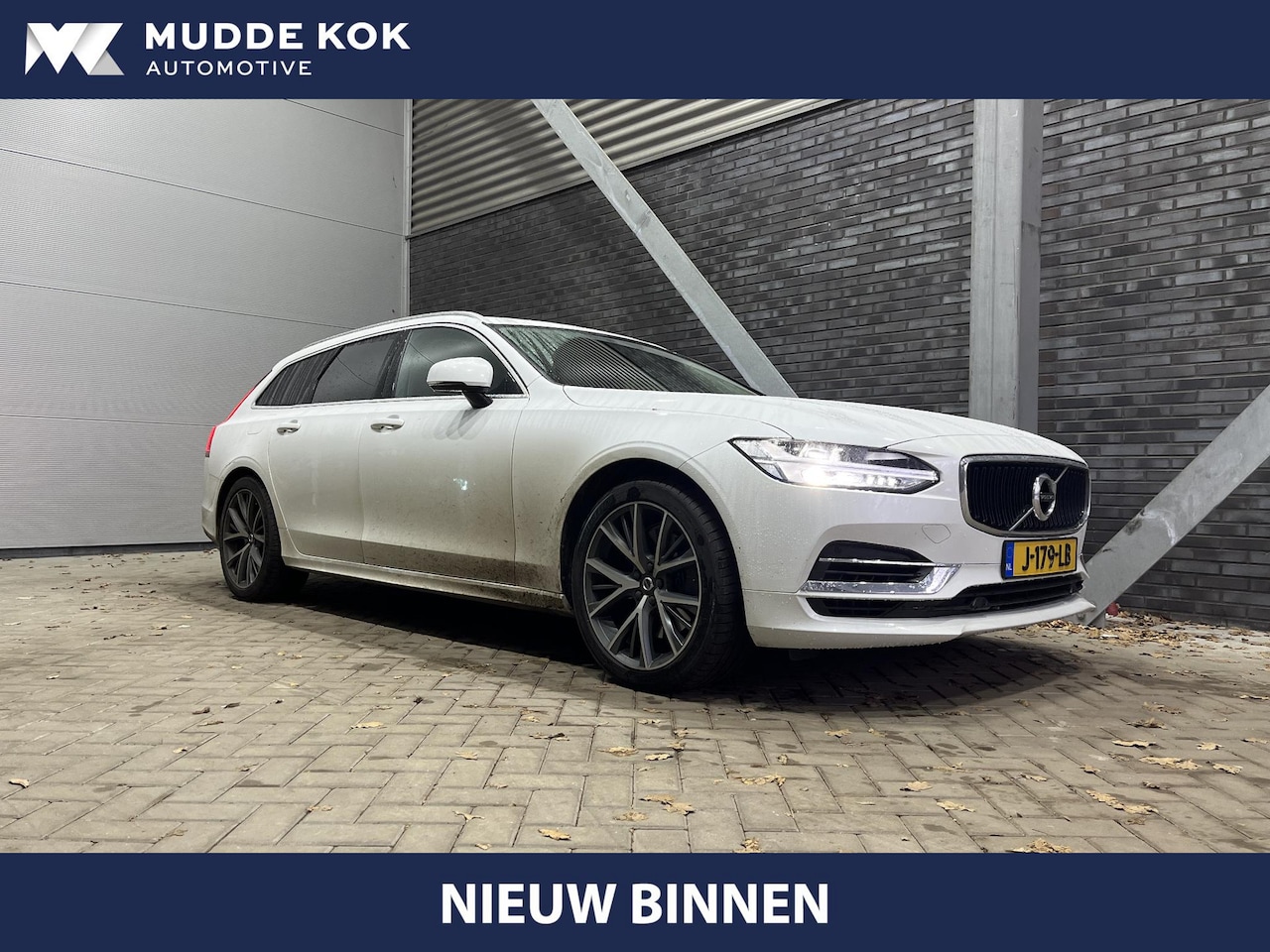 Volvo V90 - T8 Momentum | ACC | BLIS | Camera | Leder | Stoelverwarming | 19 Inch | Keyless - AutoWereld.nl