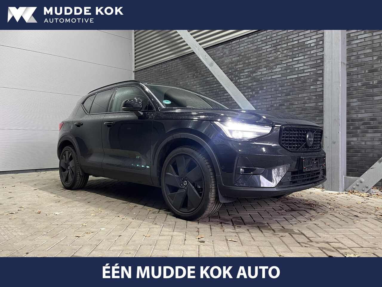 Volvo XC40 - B4 Ultra Black Edition | 360° Camera | Panoramadak | harman/kardon | Trekhaak | Stoel+Stuu - AutoWereld.nl