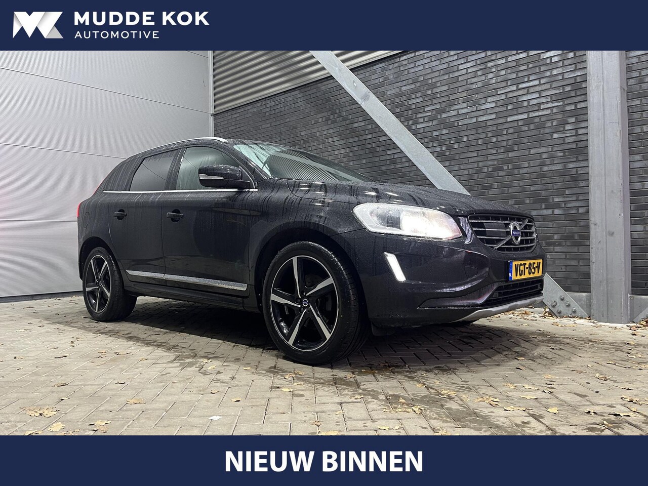 Volvo XC60 - 2.4 D5 AWD Summum | GRIJS KENTEKEN | ACC | Trekhaak | Camera | Stoelverwarming | BLIS - AutoWereld.nl