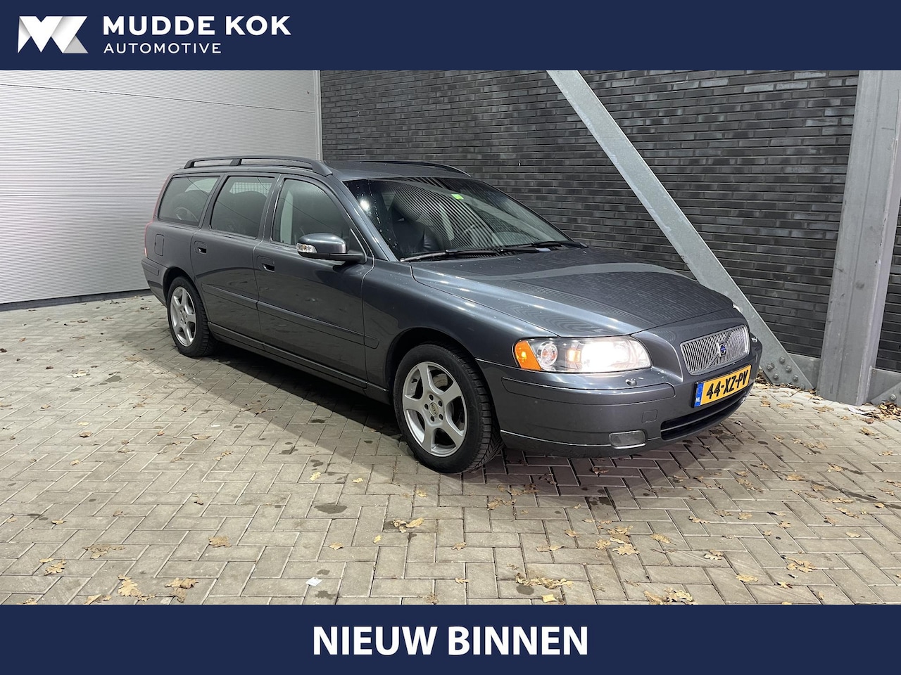 Volvo V70 - 2.4 Edition Sport | Youngtimer | Trekhaak | Leder | Stoelverwarming | Navigatie - AutoWereld.nl