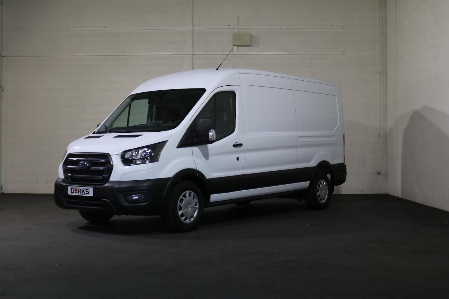 Ford Transit - 2.0 TDCI L3 H2 Trend Automaat Airco Navigatie Trekhaak - AutoWereld.nl