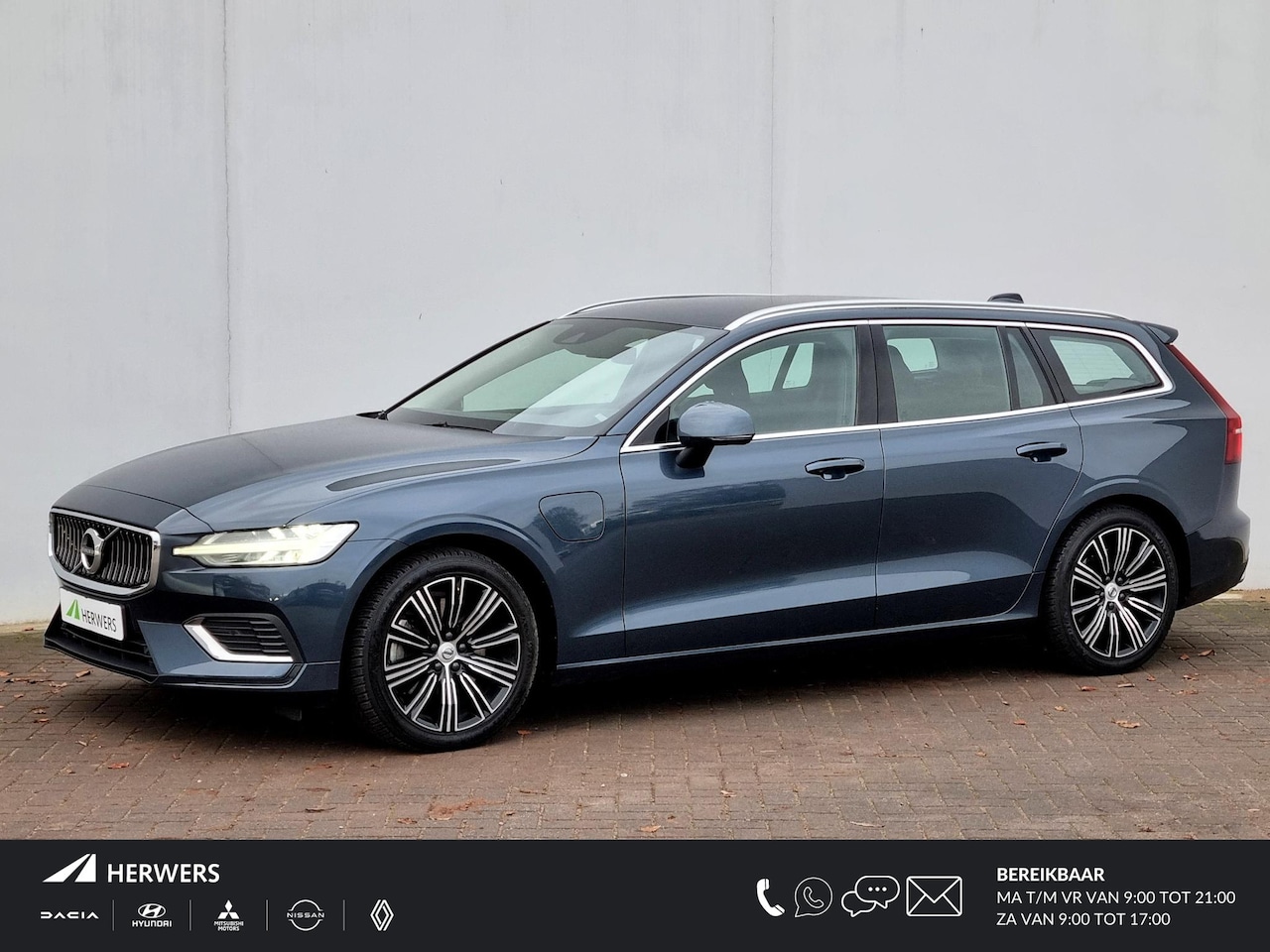 Volvo V60 - 2.0 T6 Twin Engine AWD Inscription Automaat / Trekhaak / Camera / Navigatie / Android Auto - AutoWereld.nl