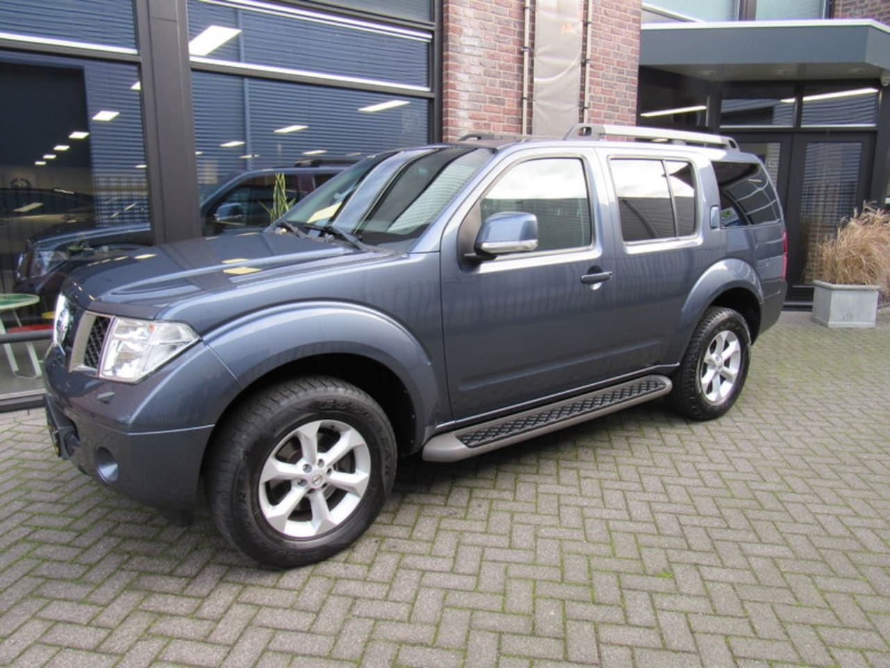 Nissan Pathfinder - 2.5 DCI 4WD AUT LE Premium - AutoWereld.nl