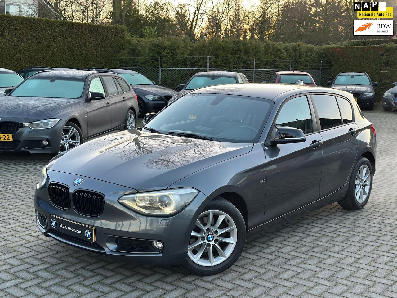 BMW 1-serie - 116i Business|Nwe Ketting + Klepseals|Xenon|Groot Navi|Cruise control|Climate control|Nett - AutoWereld.nl