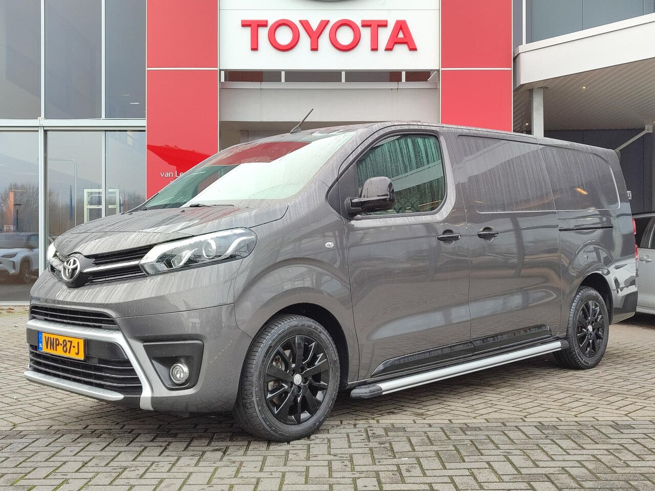 Toyota PROACE Long Worker - 2.0 D-4D Black Line Long TREKHAAK LEER STOELVERW 2X SCHUIFDEUR NAVI CRUISE APPLE/ANDROID P - AutoWereld.nl