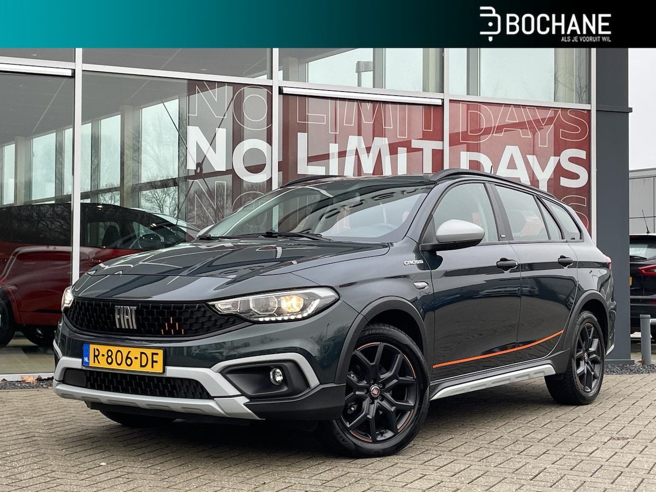 Fiat Tipo Stationwagon - Cross 1.5 Hybrid Garmin | Achteruitrijcamera | Stoelverwarming | Trekhaak | All-Season ban - AutoWereld.nl