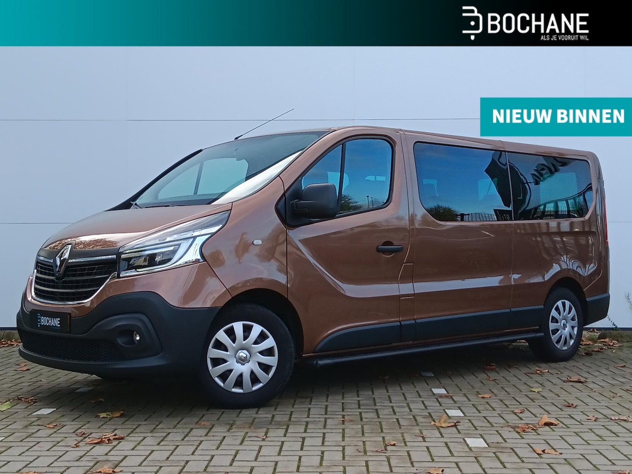 Renault Trafic Passenger - 2.0 dCi 120 Grand Zen Trekhaak / 9-Persoons / Navigatie / Parkeersensoren Achter / Cruise - AutoWereld.nl