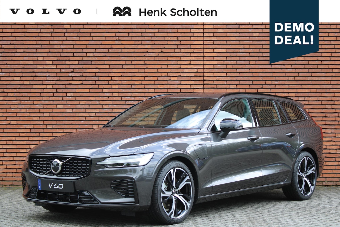 Volvo V60 - T6 AWD AUT8 350PK Ultimate Dark, Trekhaak, Adaptieve Cruise Control, Pilot Assist, Panoram - AutoWereld.nl