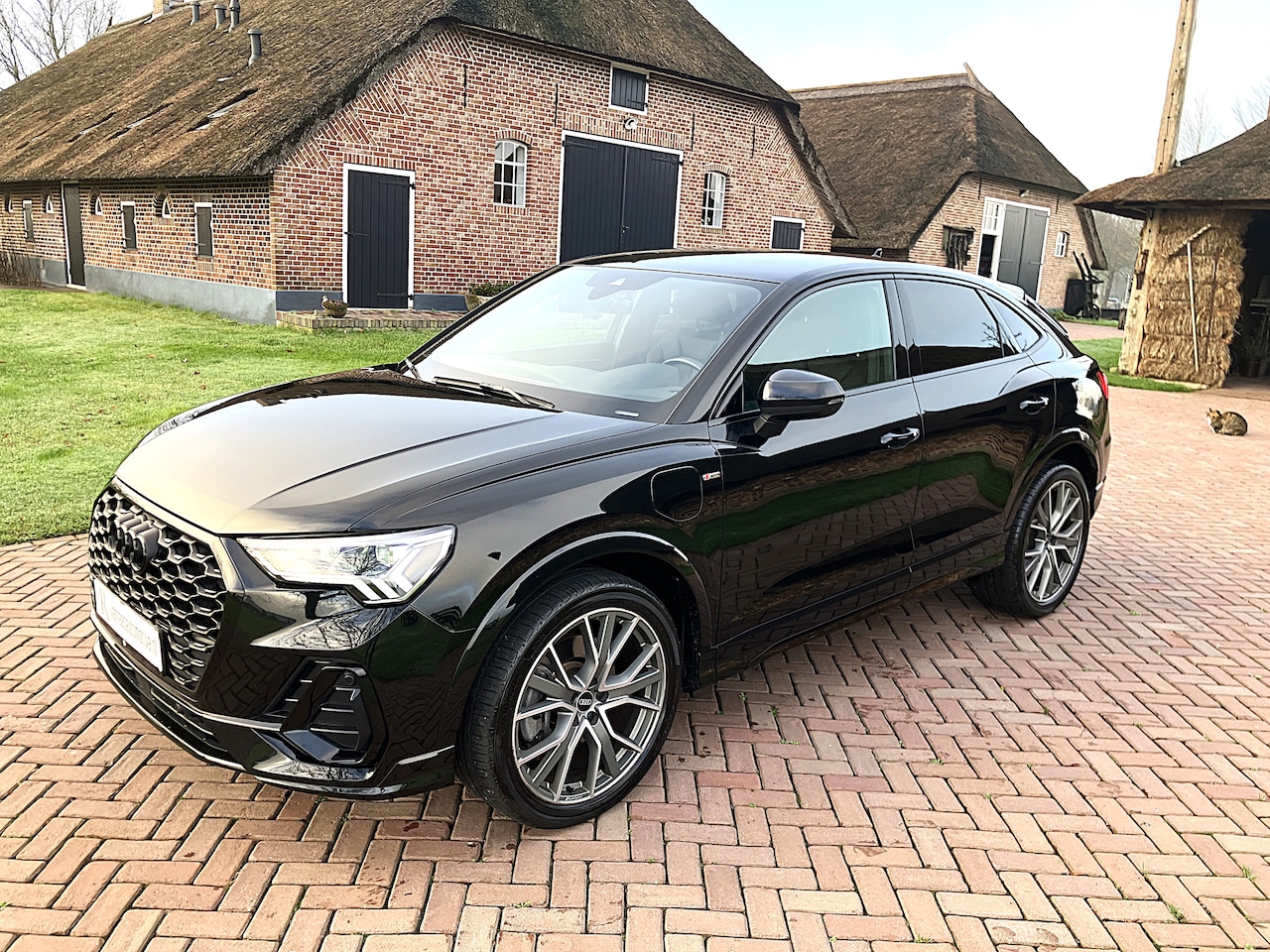 Audi Q3 Sportback - 45 TFSI e S Edition 2 x S-Line Sonos 20 inch Black Optic - AutoWereld.nl