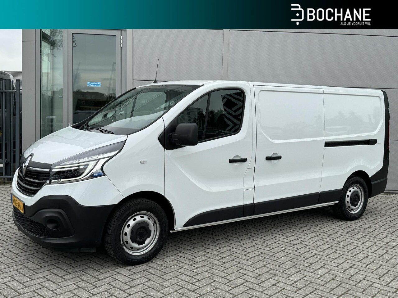 Renault Trafic - 2.0 dCi 120 T29 L2H1 Comfort | 2 Schuifdeuren | Trekhaak | Betimmering - AutoWereld.nl