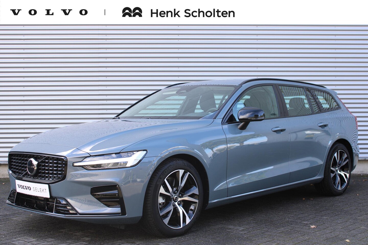 Volvo V60 - B4 AUT7 197PK Plus Dark, Elektrisch Verstelbare Voorstoelen Met Geheugen, Lederen Bekledin - AutoWereld.nl