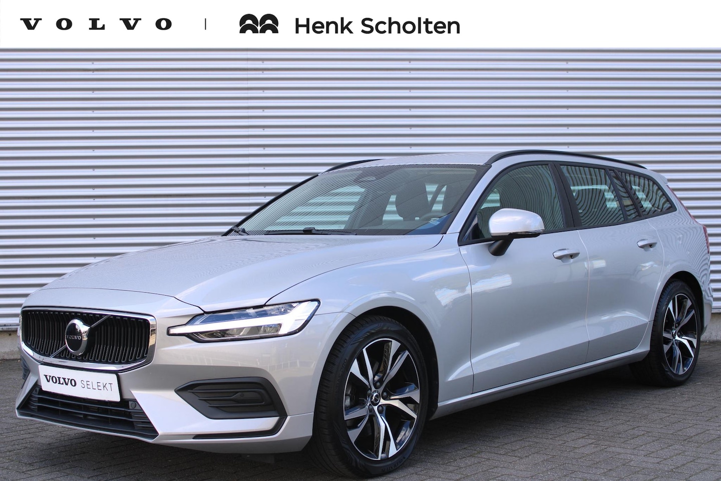 Volvo V60 - B3 AUT7 163PK Essential, Trekhaak Semi Elektrisch Inklapbaar, Adaptieve Cruise Control Met - AutoWereld.nl