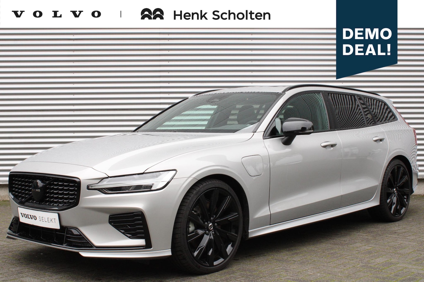 Volvo V60 - T6 Plug-in Hybrid AWD Plus Dark, 20" Lichtmetalen Velgen Met Zwarte Coating, Henk Scholten - AutoWereld.nl