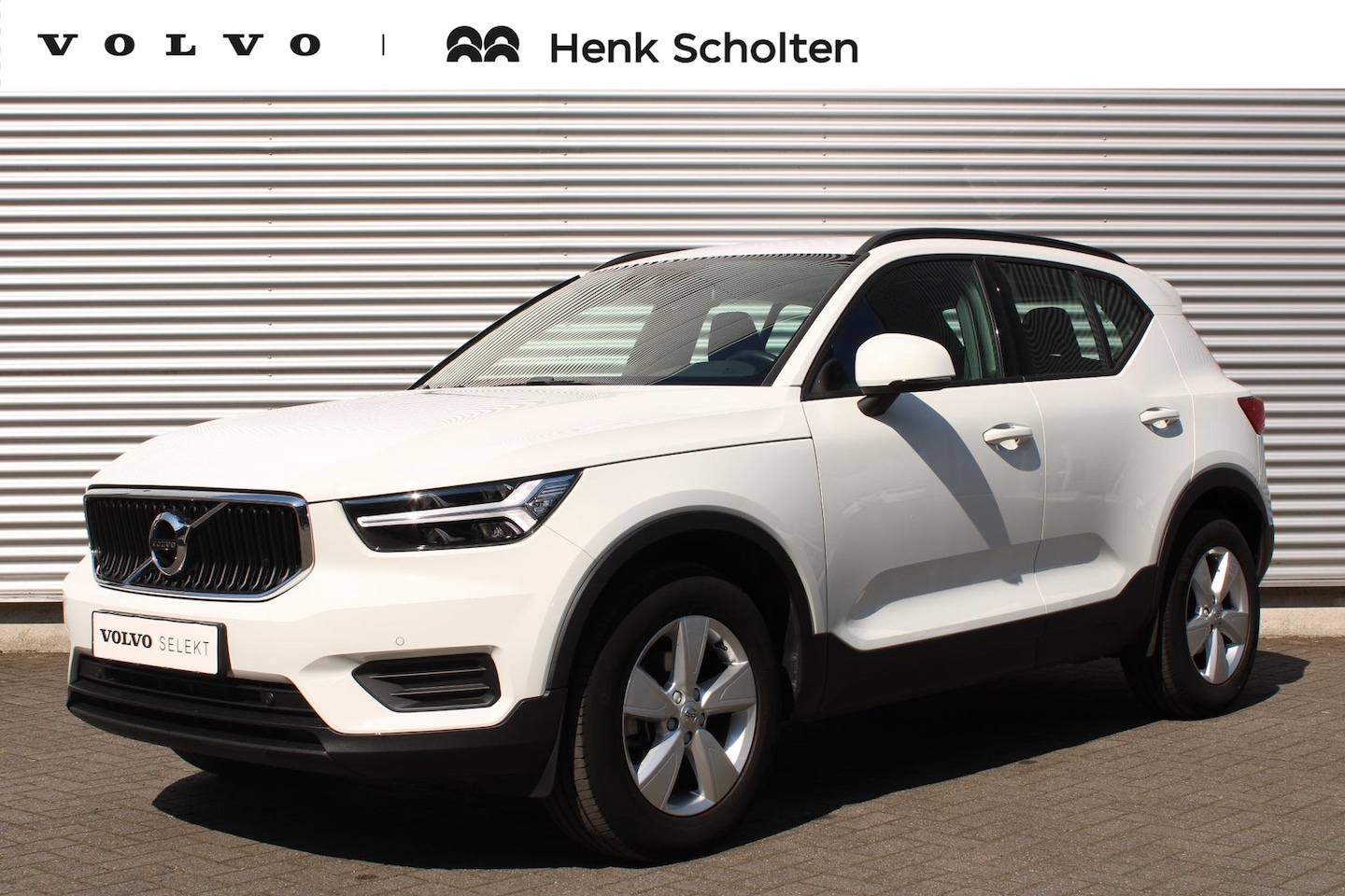 Volvo XC40 - T2 AUT8 129PK Momentum Core, Park Assist Voor & Achter incl. Achteruitrijcamera, Apple Car - AutoWereld.nl