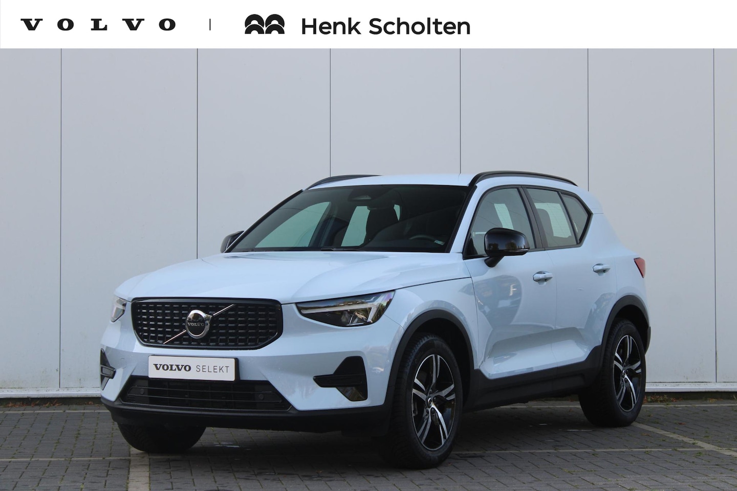 Volvo XC40 - B4 197PK AUT7 Plus Dark | Verwarmbare Voorruit | Trekhaak | Apple Carplay/Android Auto, Ac - AutoWereld.nl