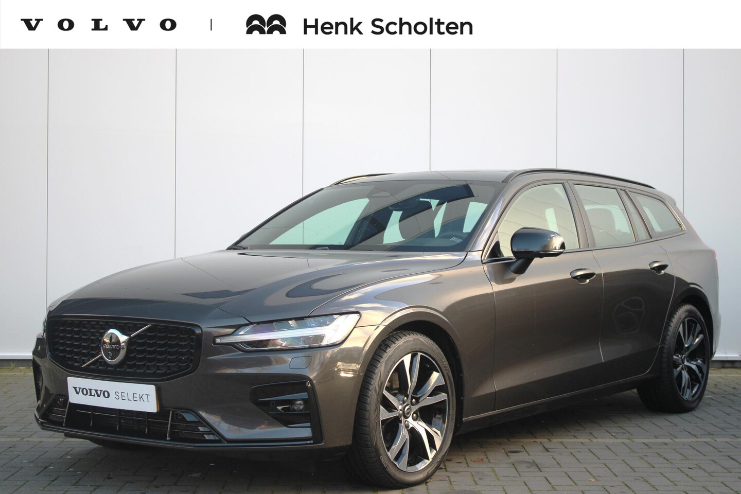 Volvo V60 - B3 163PK AUT7 Plus Dark, - AutoWereld.nl