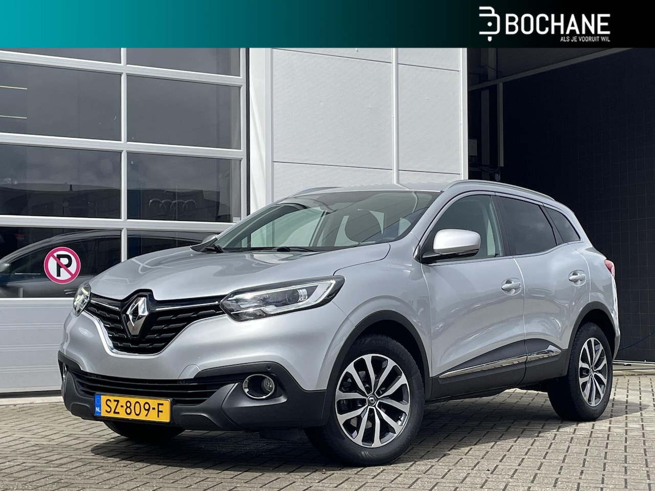 Renault Kadjar - 1.2 TCe 130 EDC Limited TREKHAAK | NAVIGATIE | PARKEERSENSOREN V&A | APPLE CARPLAY & ANDRO - AutoWereld.nl