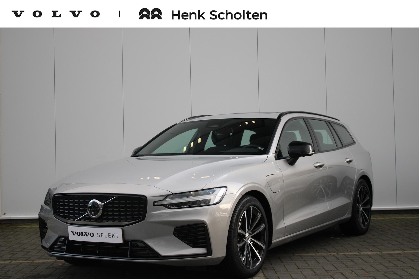 Volvo V60 - T6 AUT8 350PK AWD Plus Dark, Panoramadak, Trekhaak, Harman Kardon Audio, Verwarmbare Voorr - AutoWereld.nl