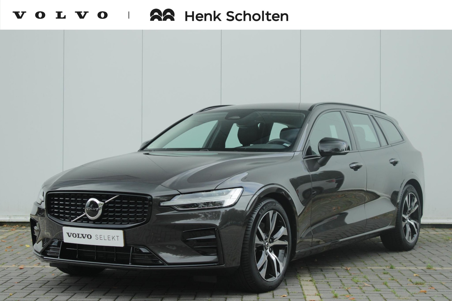 Volvo V60 - B4 197PK AUT8 Plus Dark, Adaptieve Cruise Control met Pilot Assist, Elektrische voorstoele - AutoWereld.nl