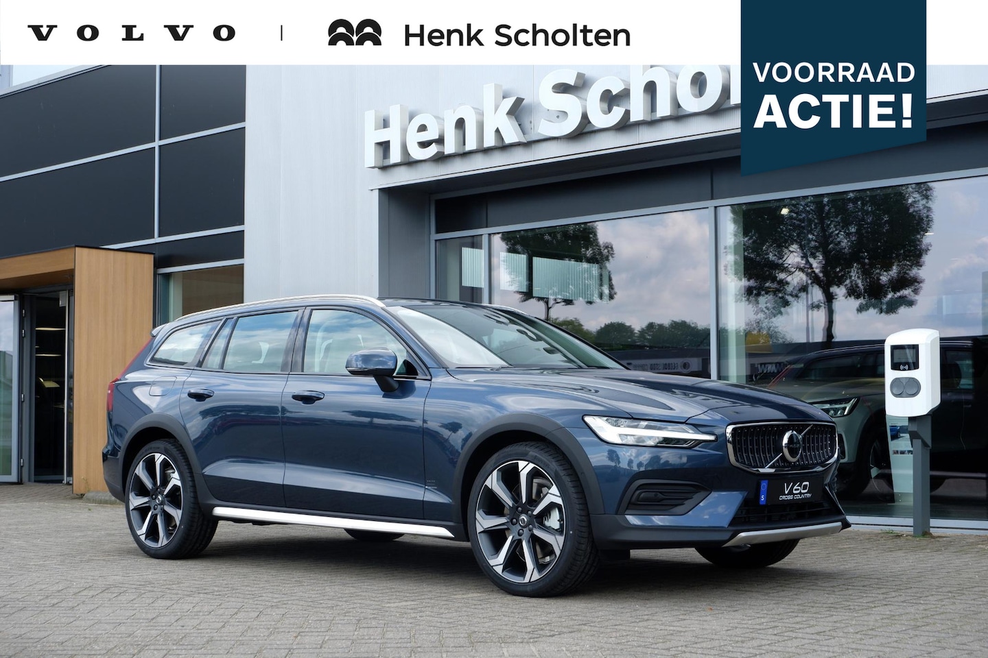 Volvo V60 Cross Country - B5 AWD AUT8 255PK Plus, **Direct leverbaar** 723 Denim Blue metallic, UA00 Moritz Leder Bl - AutoWereld.nl