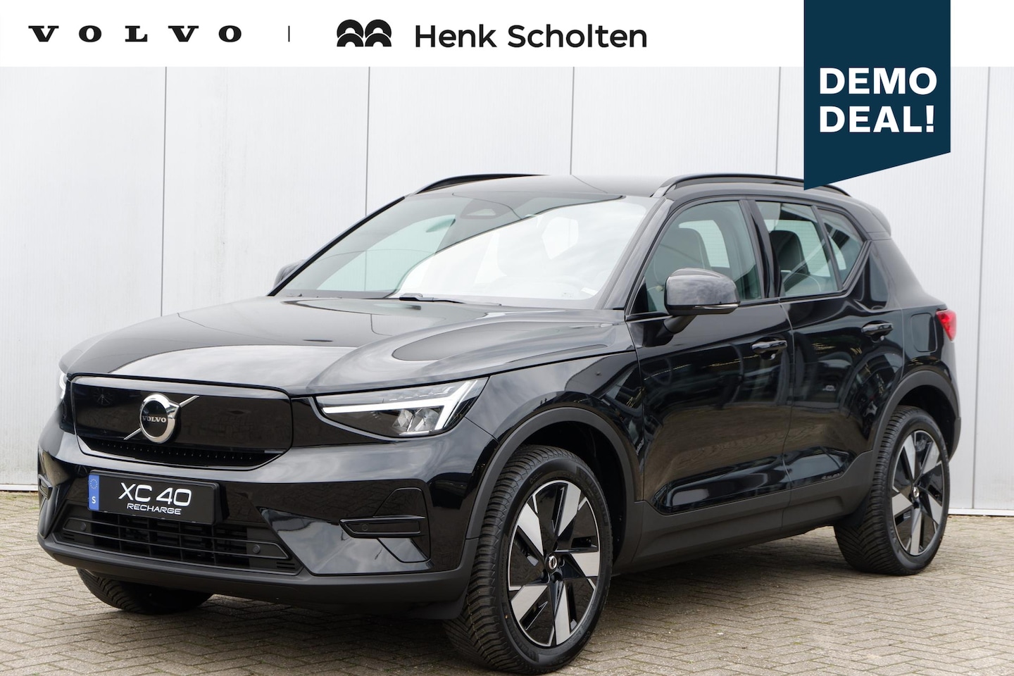 Volvo XC40 - Single Motor Extended Range 252PK 82 kWh Plus, 717 Onyx Black Metallic, Tailored Wool Blen - AutoWereld.nl