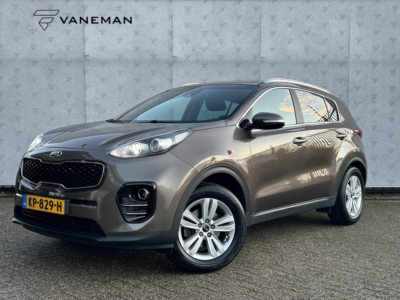 Kia Sportage - 1.6 GDI First Edition Navigatie | Cruise Control | Bluetooth | Camera | Navi | Trekhaak | - AutoWereld.nl