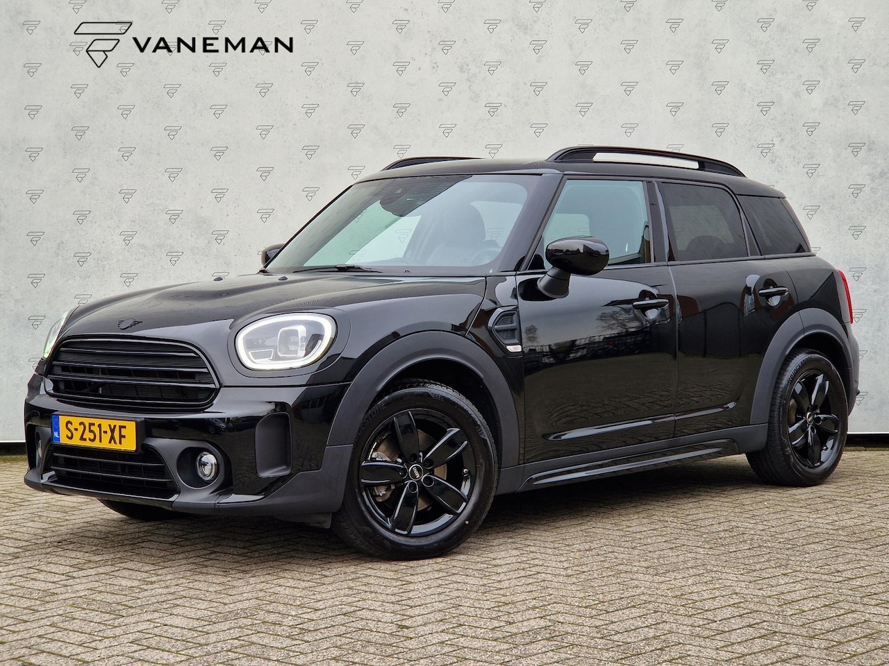 MINI Countryman - 1.5 Cooper ALL4 | Automaat | JCW Exterior Pack | Black Pack | Leder | Stoelverwarming | LE - AutoWereld.nl