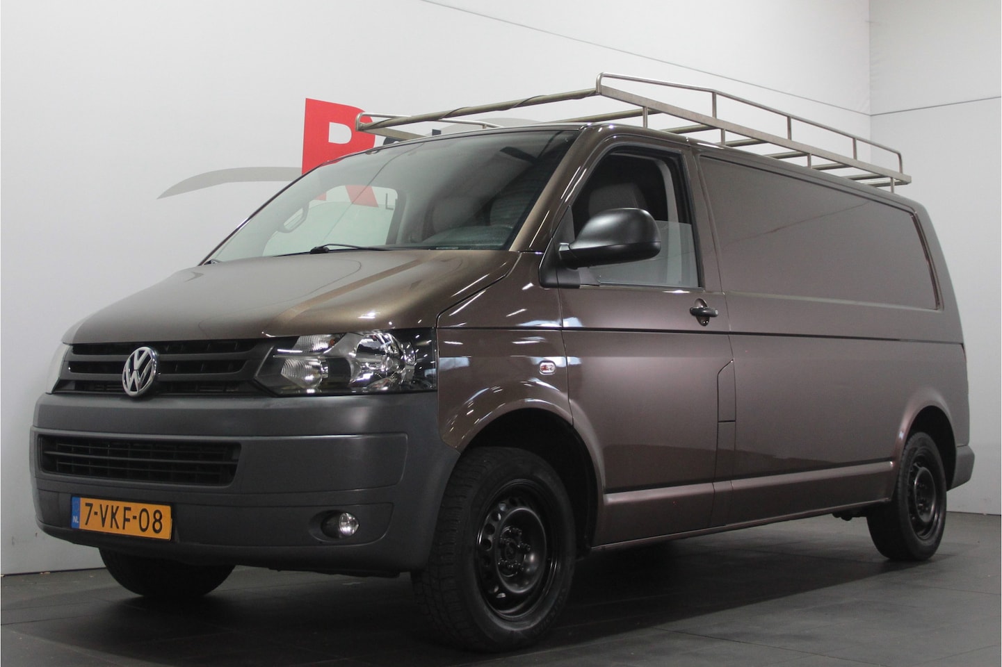 Volkswagen Transporter - 2.0 TDI L2H1 - Airco / Trekhaak / Achterklep - AutoWereld.nl