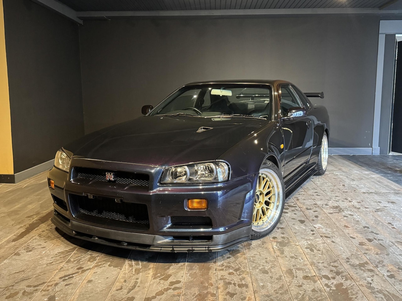 Nissan GT-R - Skyline R34 GTR V-spec Midnight Purple II - AutoWereld.nl