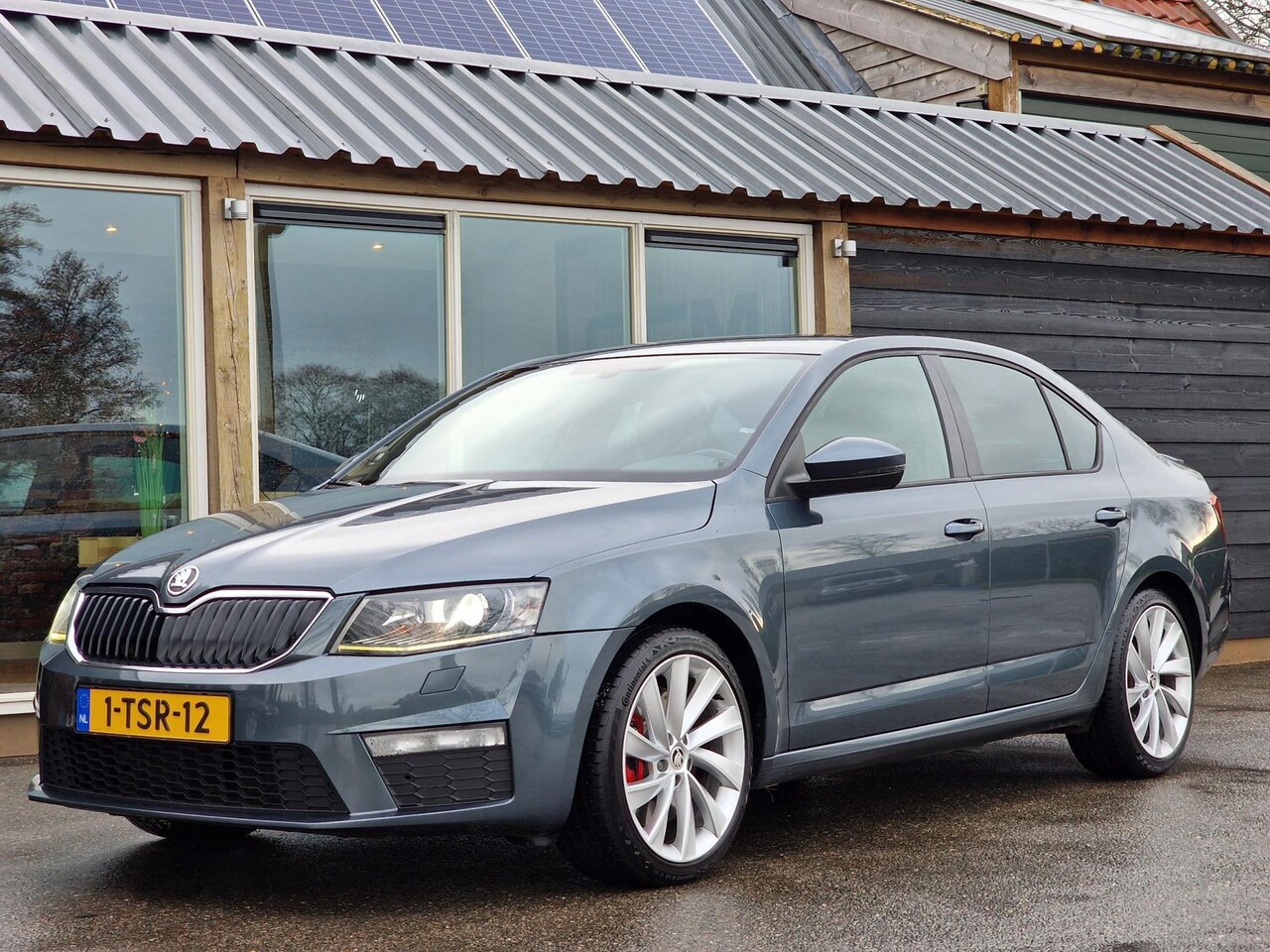 Skoda Octavia - 2.0 TSI RS 2.0 TSI RS (NL-Auto / NAP / Leder / Xenon / Climate / Cruise / Navigatie / APK 09-08-2025) - AutoWereld.nl