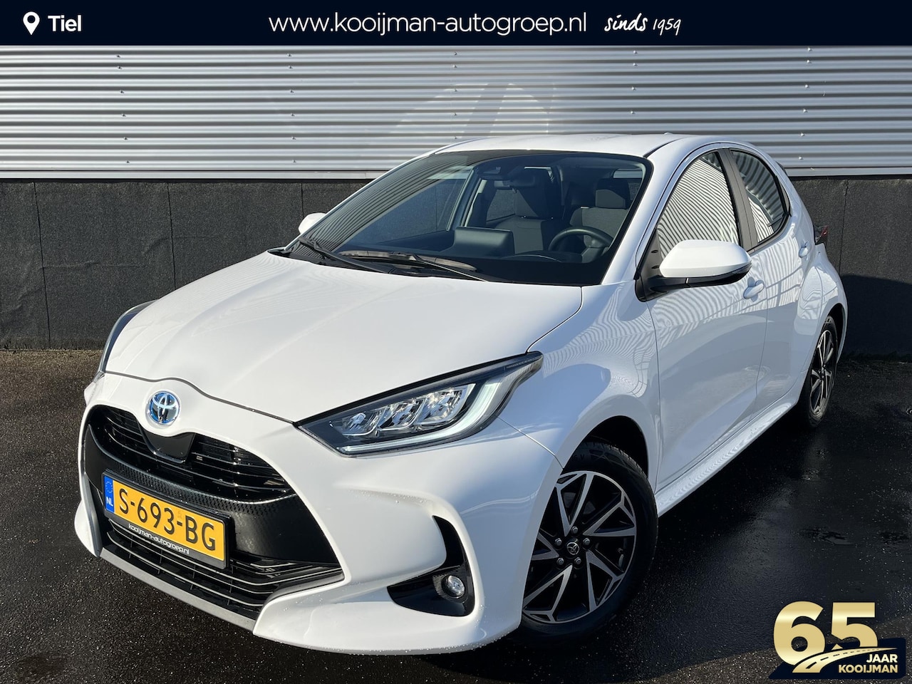 Toyota Yaris - 1.5 Hybrid Dynamic Nieuw geleverd, 1e eigenaar, NL-auto, LMV, Smart Key, Achteruitrijcamer - AutoWereld.nl