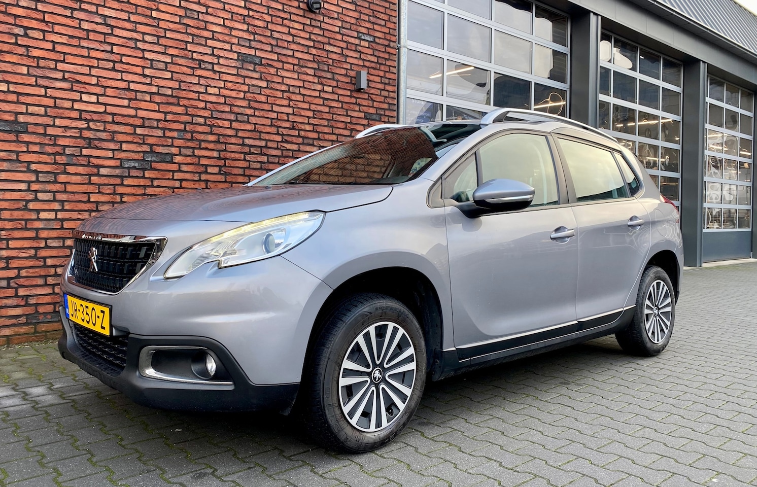 Peugeot 2008 - 1.2 PureTech Active Navigatie/LED/Airco/Cruise/Trekhaak/Bluetooth - AutoWereld.nl