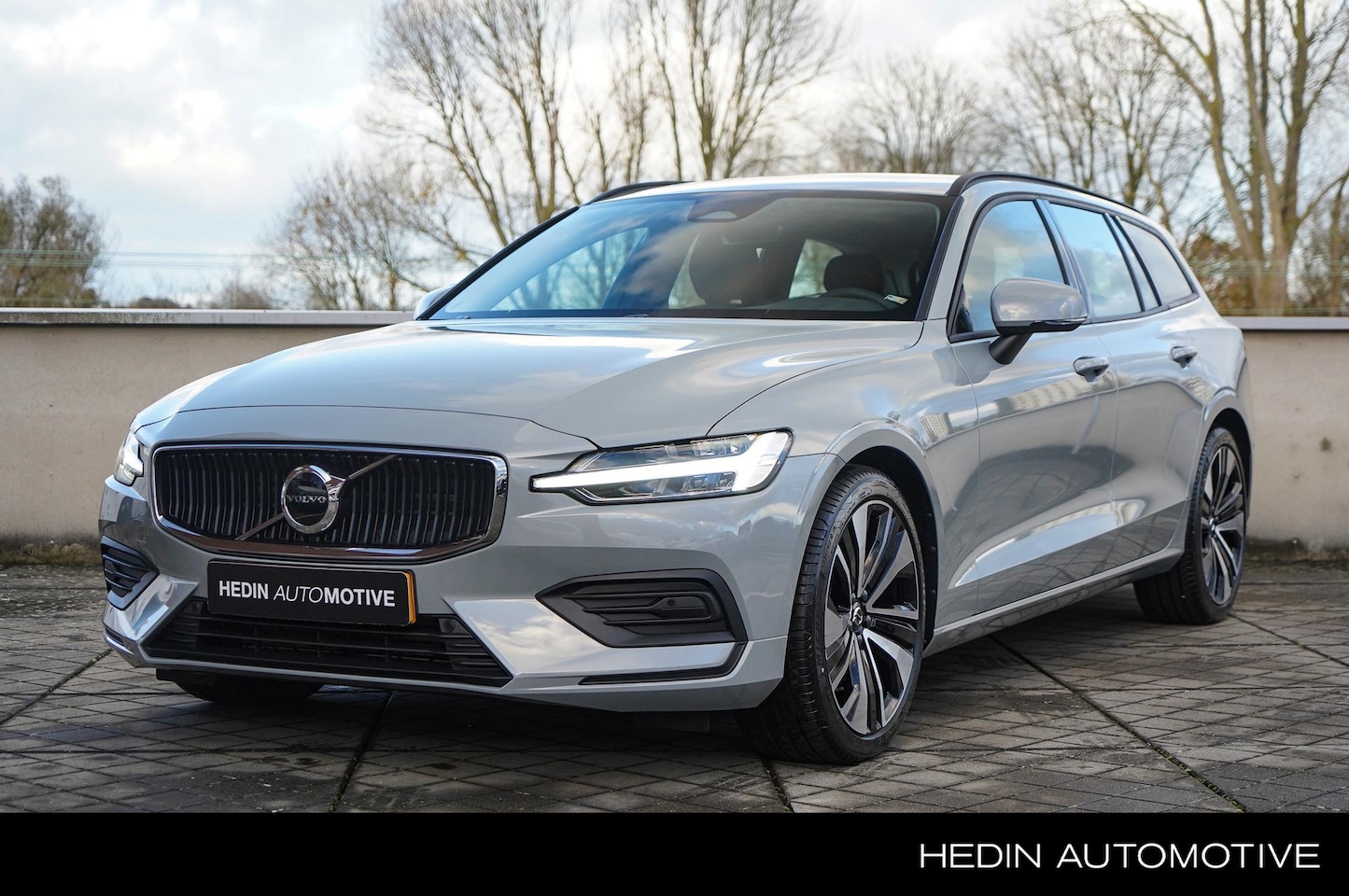 Volvo V60 - 2.0 B3 Essential Edition Climate Pack | Adaptieve Cruise Control | Parkeerverwarming | Mor - AutoWereld.nl