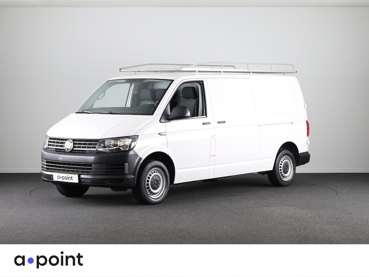 Volkswagen Transporter - 2.0 TDI L2H1 Trendline 84 pk | Navigatie | Trekhaak | Parkeersensoren | Airco | Dubbele sc - AutoWereld.nl