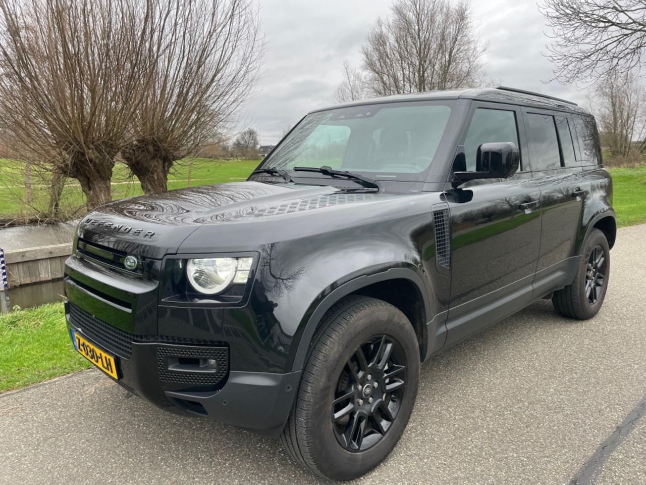 Land Rover Defender 110 - P400e 5jr fabrieksgarantie/navi/360 camera/leer/elektrische - AutoWereld.nl