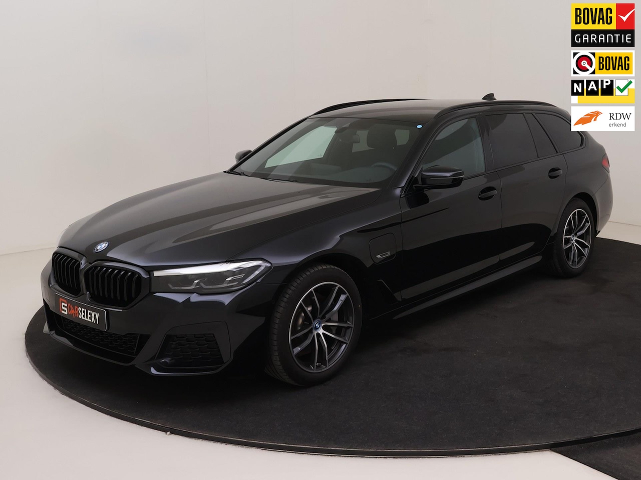 BMW 5-serie Touring - 530e Business Edition Plus M-Sport Trekhaak/LED/HarmanKardon - AutoWereld.nl