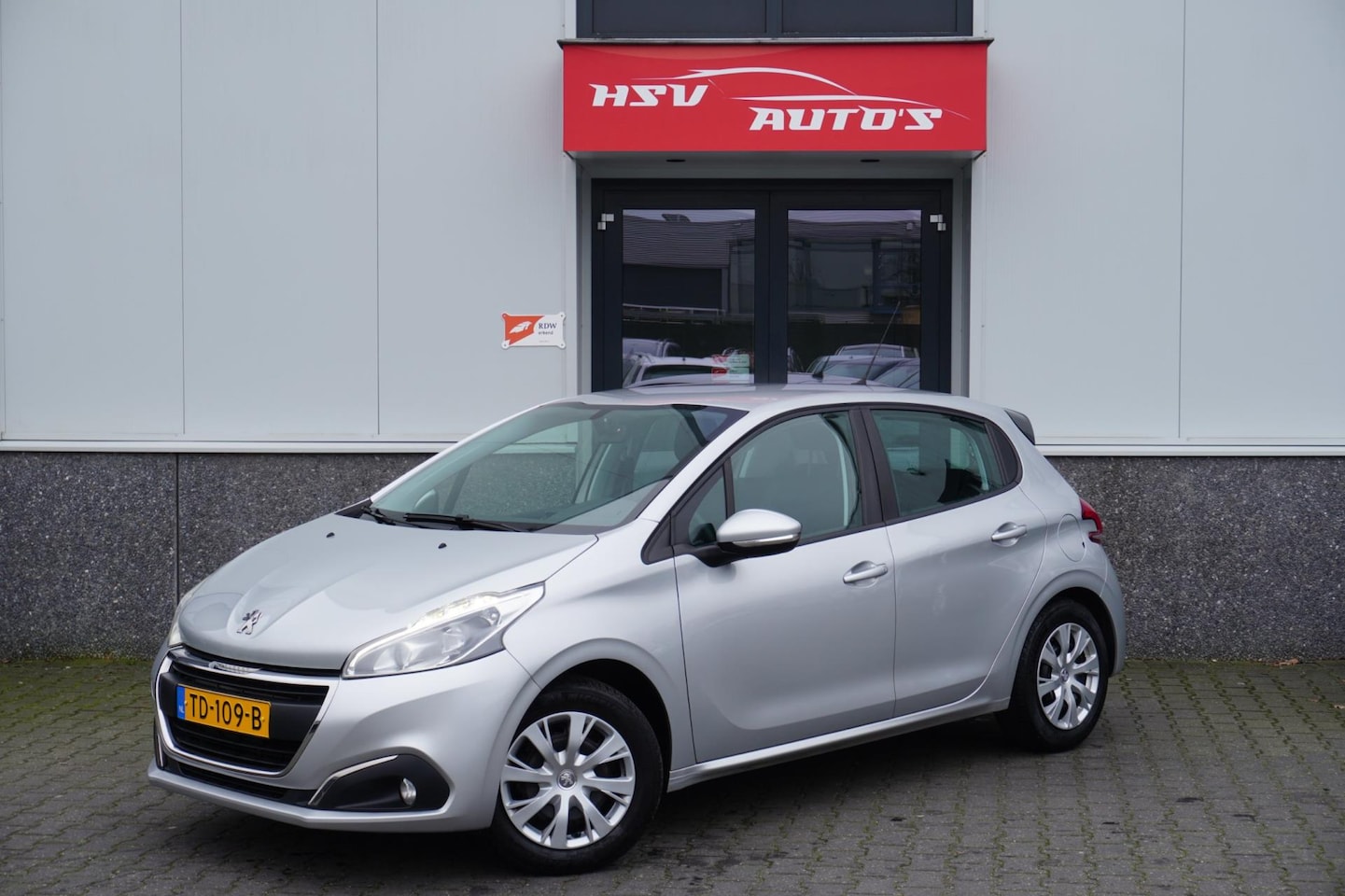 Peugeot 208 - 1.2 PureTech Blue Lion navi airco 4-deurs - AutoWereld.nl