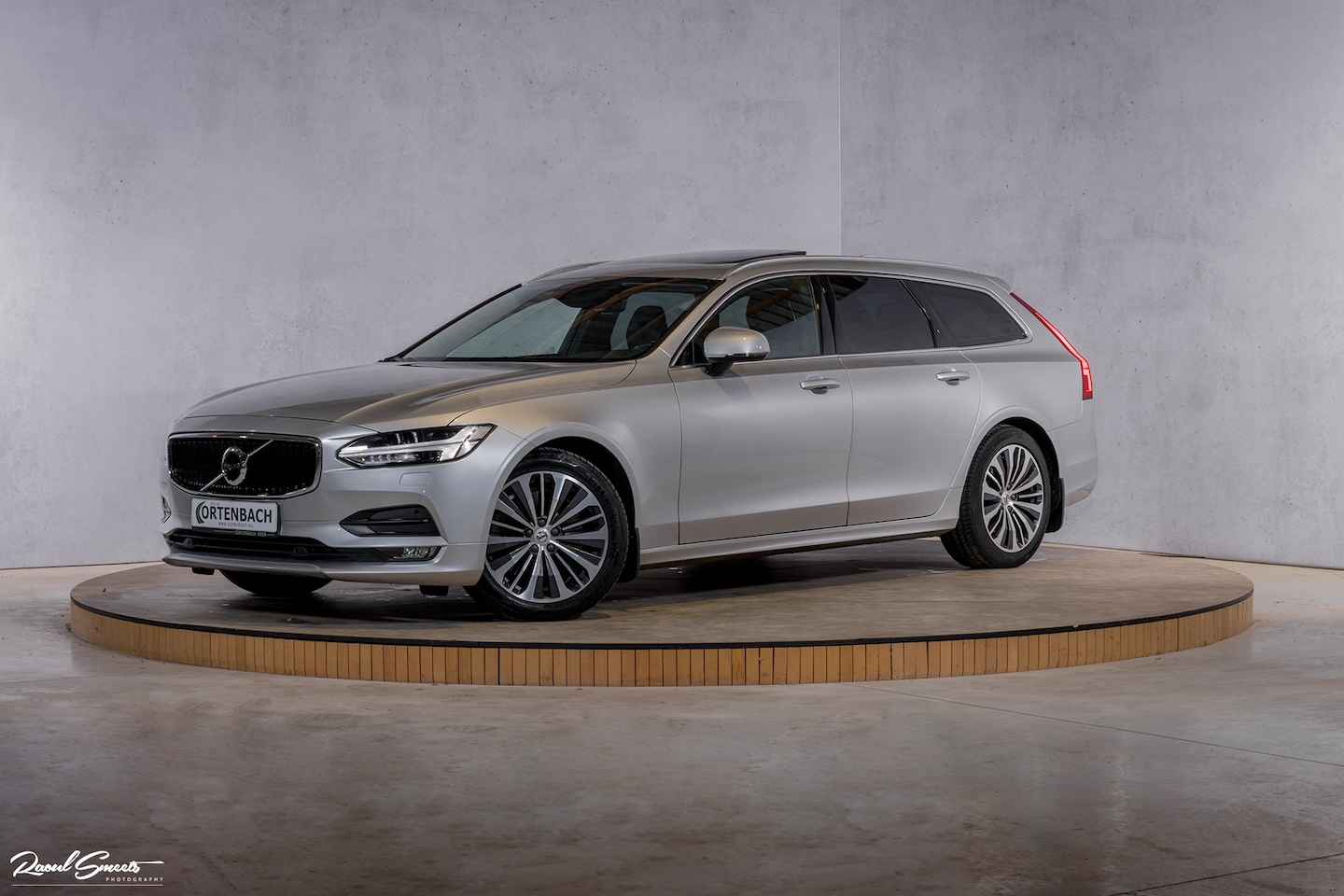 Volvo V90 - 2.0 T4 Momentum Pro | Zwenkbare trekhaak | Panorama | Adaptieve cruise - AutoWereld.nl