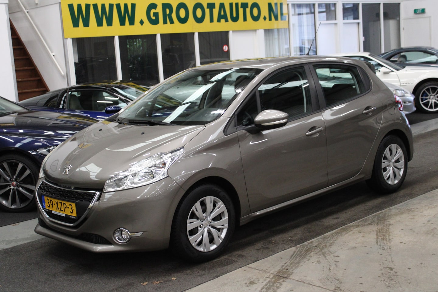 Peugeot 208 - 1.2 VTi Blue Lease Airco, Cruise control, Isofix, Stuurbekrachtiging - AutoWereld.nl