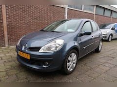 Renault Clio - 1.6-16V Privilège