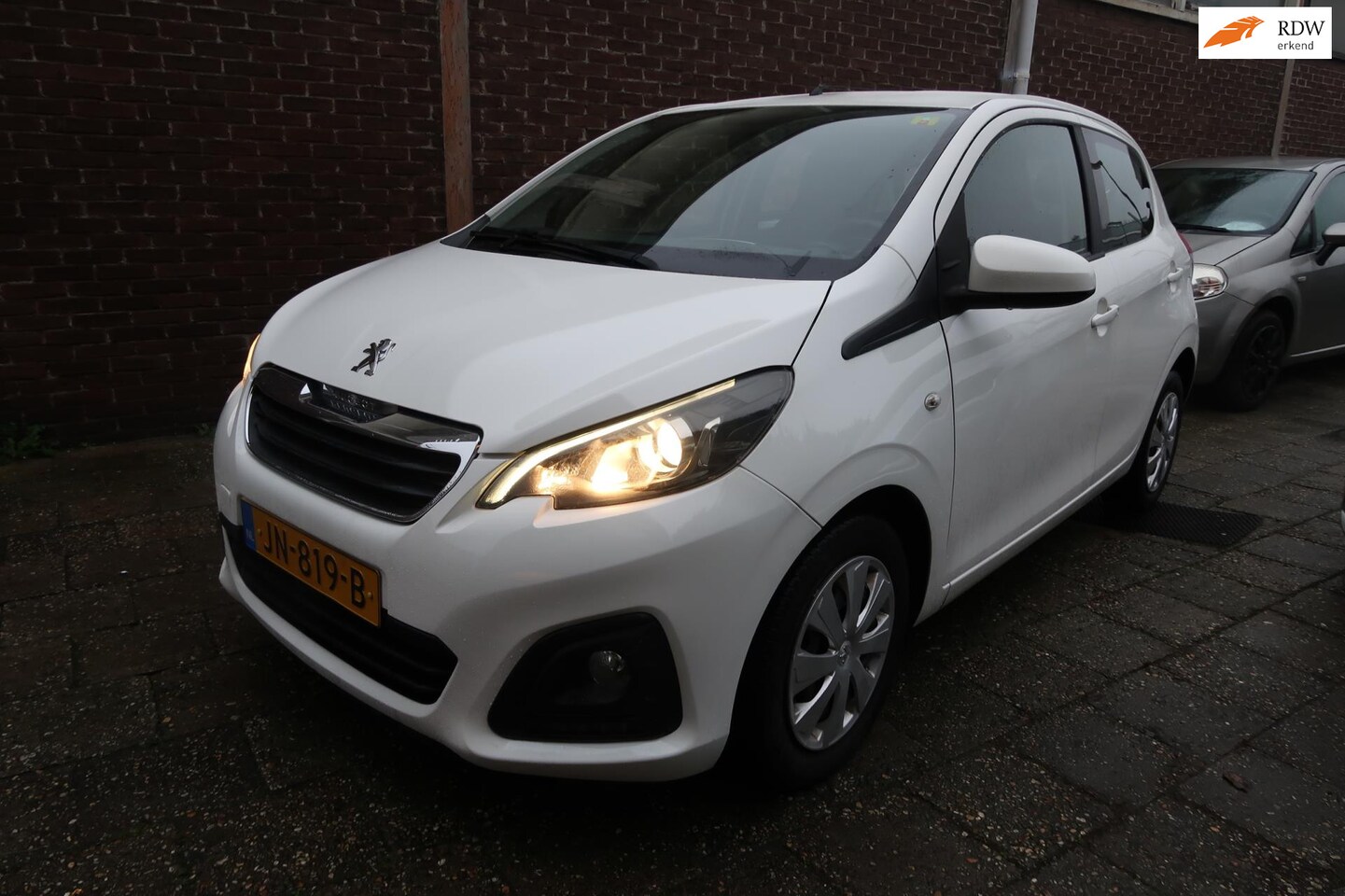 Peugeot 108 - 1.0 e-VTi Active Airco onderhoudsBoekjes - AutoWereld.nl