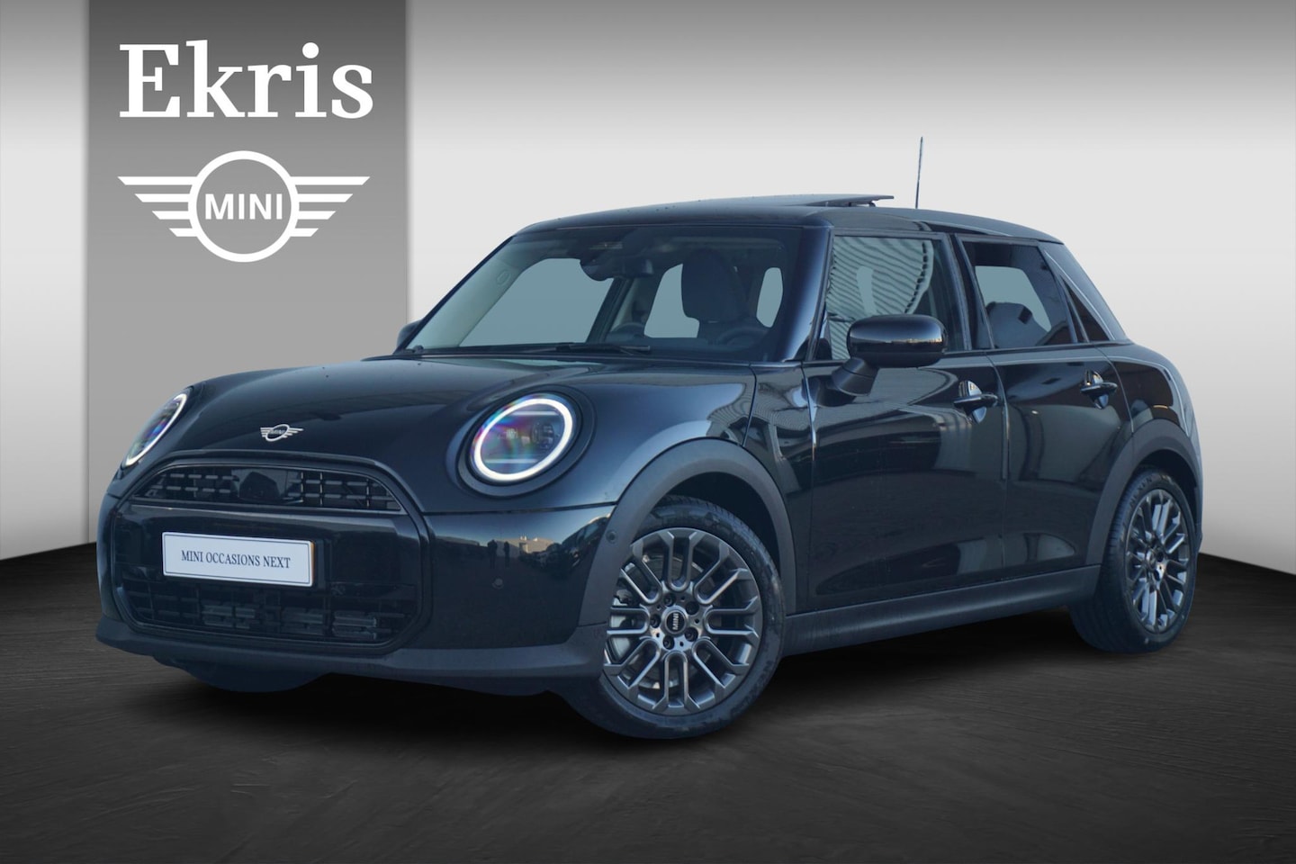 MINI Cooper - 5-Deurs C Classic / Pakket M / Head-Up / Panorama Dak - AutoWereld.nl