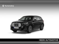 BMW iX1 - eDrive20 | M-Sport | 18'' | Camera | Apple Carplay | Spacesilber Metallic